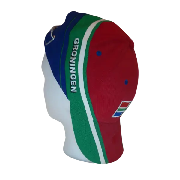 Pet met Groningse vlag