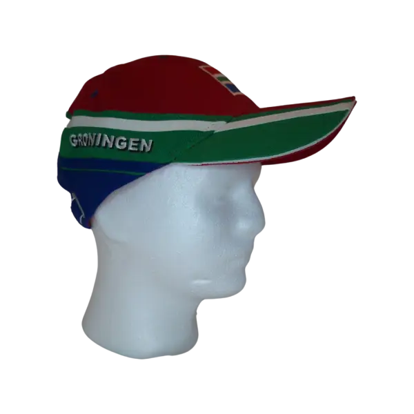 Pet met Groningse vlag