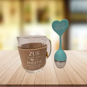 Sfeerfoto theeglas met vilt en siliconen thee-ei met tekst