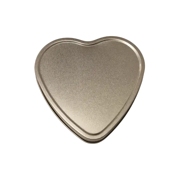 Knuffel thee, zwarte thee in hartvormig blik Knuffel thee, zwarte thee in hartvormig blik