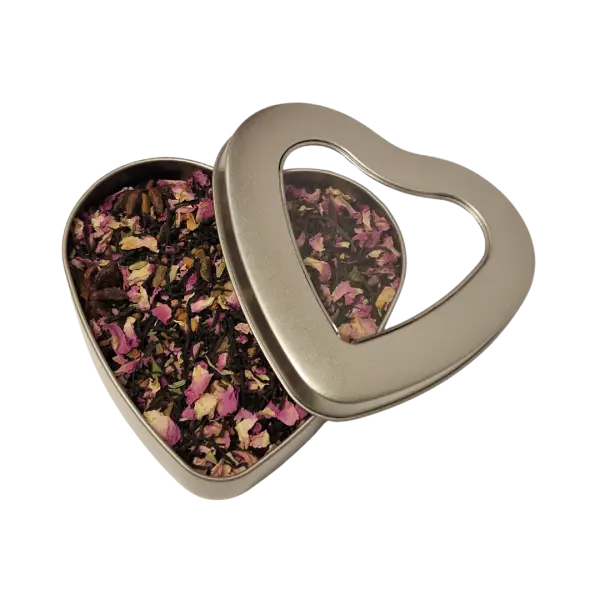 Knuffel thee, zwarte thee in hartvormig blik Knuffel thee, zwarte thee in hartvormig blik