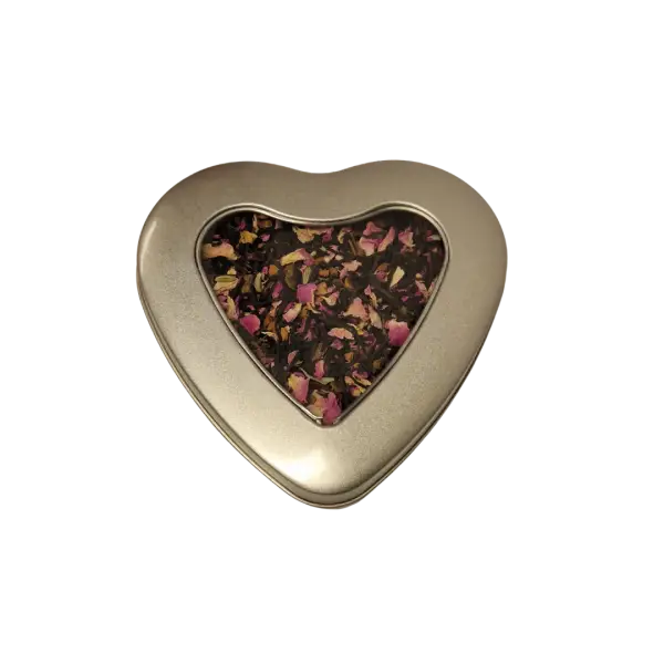 Knuffel thee, zwarte thee in hartvormig blik Knuffel thee, zwarte thee in hartvormig blik