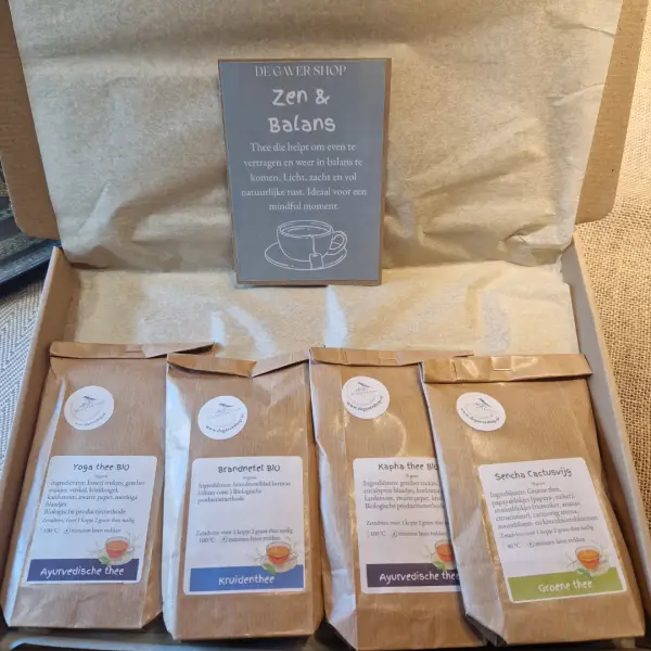 theepakket Zen en Balans open doos ingezoomd theepakket Zen & Balans