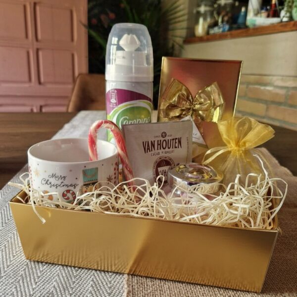 gouden notenkrakerpakket in gouden doosje